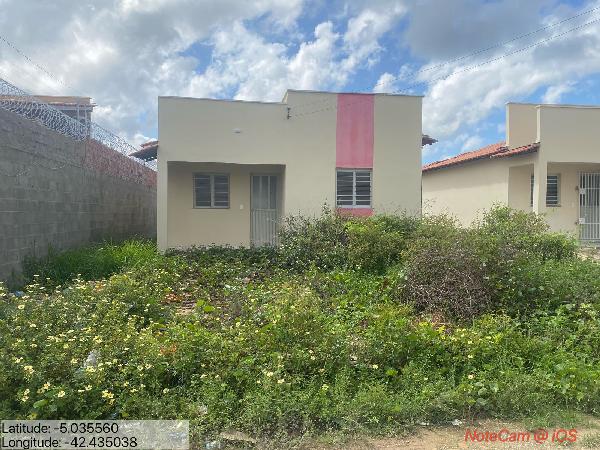 Vende-se em Altos-PI  Casa, 60.52 de área total, 60.52 de área privativa, 250.00 de área do terreno,  2_qto(s), varanda, a.serv, WC, 1_sala(s), cozinha.