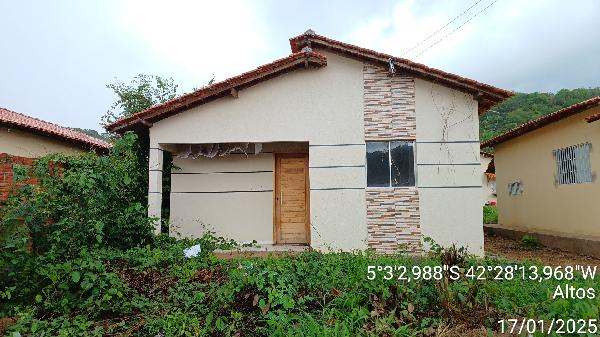 Vende-se em Altos-PI  Casa, 50.89 de área privativa, 200.00 de área do terreno,  2_qto(s), a.serv, WC, 1_sala(s), cozinha.