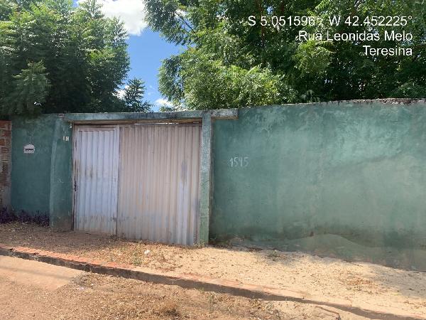 Vende-se em Altos-PI  Casa, 64.16 de área total, 64.16 de área privativa, 321.00 de área do terreno,  2_qto(s), WC, 1_sala(s), cozinha, Terraco.
