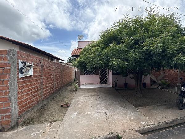 Vende-se em Altos-PI  Casa, 58.50 de área total, 58.50 de área privativa, 184.53 de área do terreno,  2_qto(s), varanda, WC, 1_sala(s), cozinha, Terraco.