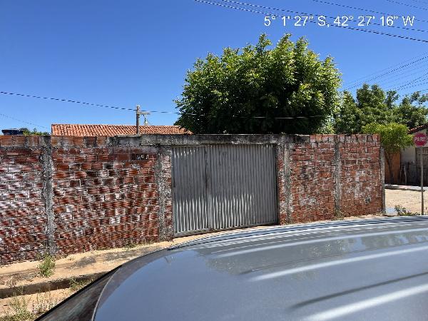 Vende-se em Altos-PI  Casa, 58.50 de área total, 58.50 de área privativa, 200.00 de área do terreno,  2_qto(s), WC, 1_sala(s), cozinha, Terraco.