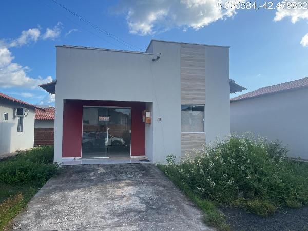 Vende-se em Altos-PI  Casa, 58.42 de área privativa, 203.27 de área do terreno,  2_qto(s), WC, 1_sala(s), cozinha.