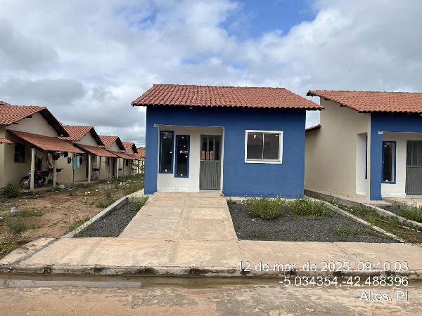 Vende-se em Altos-PI  Casa, 54.40 de área total, 54.40 de área privativa, 480.00 de área do terreno,  2_qto(s), varanda, a.serv, WC, 1_sala(s), cozinha.