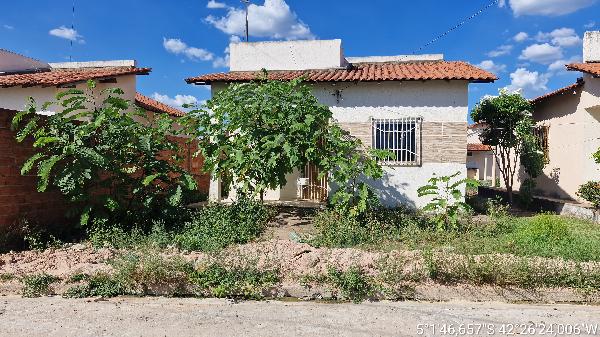 Vende-se em Altos-PI  Casa, 58.53 de área privativa, 200.00 de área do terreno,  2_qto(s), varanda, a.serv, WC, 1_sala(s), cozinha, Terraco, 1_vaga(s) de garagem.
