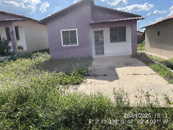 Vende-se em Altos-PI  Casa, 66.50 de área total, 66.50 de área privativa, 265.93 de área do terreno,  2_qto(s), varanda, a.serv, WC, 1_sala(s), cozinha, Terraco, 1_vaga(s) de garagem.