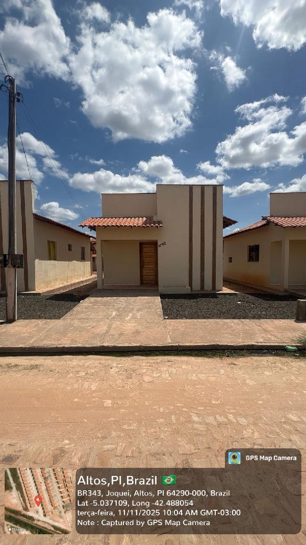 Vende-se em Altos-PI  Casa, 52.72 de área total, 52.72 de área privativa, 166.00 de área do terreno,  2_qto(s), varanda, a.serv, WC, 1_sala(s), cozinha, 1_vaga(s) de garagem.