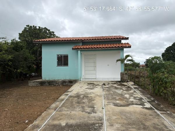 Vende-se em Agua Branca-PI  Casa, 78.00 de área total, 78.00 de área privativa, 300.00 de área do terreno,  3_qto(s), varanda, a.serv, WC, 1_sala(s), cozinha.