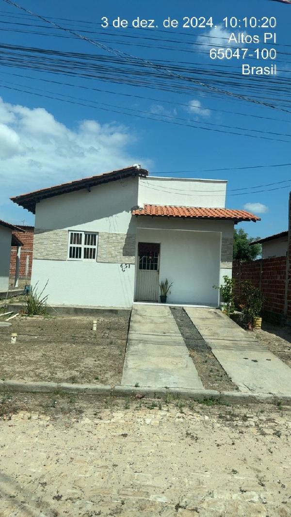 Vende-se em Altos-PI  Casa, 52.63 de área privativa, 250.00 de área do terreno,  2_qto(s), varanda, a.serv, WC, 1_sala(s), cozinha, Terraco.