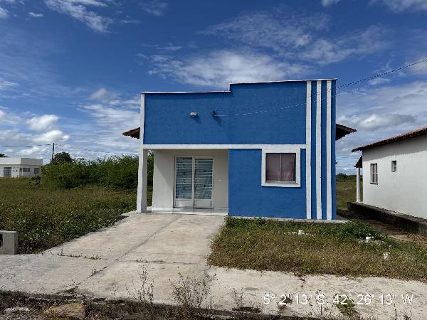 Vende-se em Altos-PI  Casa, 56.50 de área total, 56.50 de área privativa, 250.00 de área do terreno,  2_qto(s), a.serv, WC, 1_sala(s), cozinha, 1_vaga(s) de garagem.