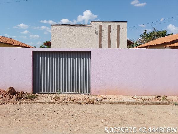 Vende-se em Altos-PI  Casa, 58.94 de área privativa, 215.92 de área do terreno,  2_qto(s), WC, 1_sala(s), sacada, cozinha.