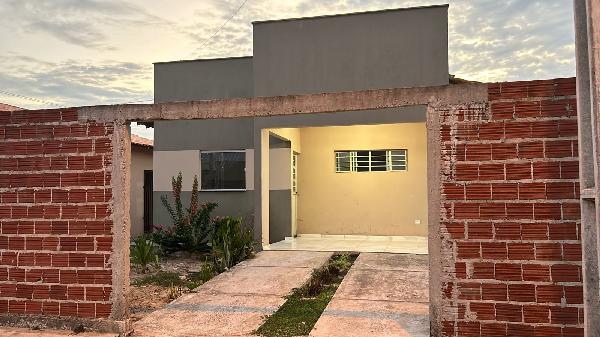 Vende-se em Altos-PI  Casa, 68.89 de área privativa, 200.00 de área do terreno,  2_qto(s), a.serv, WC, 1_sala(s), cozinha, 1_vaga(s) de garagem.