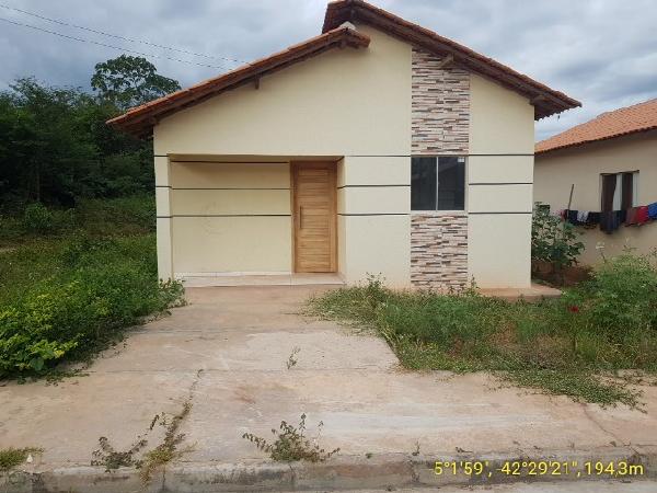 Vende-se em Altos-PI  Casa, 52.21 de área total, 52.21 de área privativa, 220.81 de área do terreno,  2_qto(s), varanda, a.serv, WC, 1_sala(s), cozinha, 1_vaga(s) de garagem.