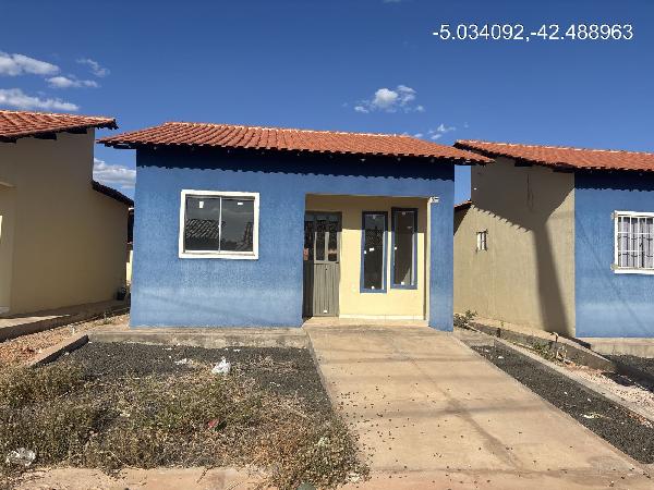Vende-se em Altos-PI  Casa, 54.40 de área total, 54.40 de área privativa, 160.00 de área do terreno,  2_qto(s), varanda, a.serv, WC, 1_sala(s), cozinha, 1_vaga(s) de garagem.