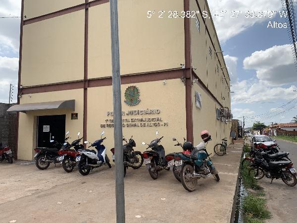 Vende-se em Altos-PI  Casa, 63.71 de área total, 63.71 de área privativa, 300.00 de área do terreno,  2_qto(s), a.serv, WC, 1_sala(s), cozinha, 1_vaga(s) de garagem.