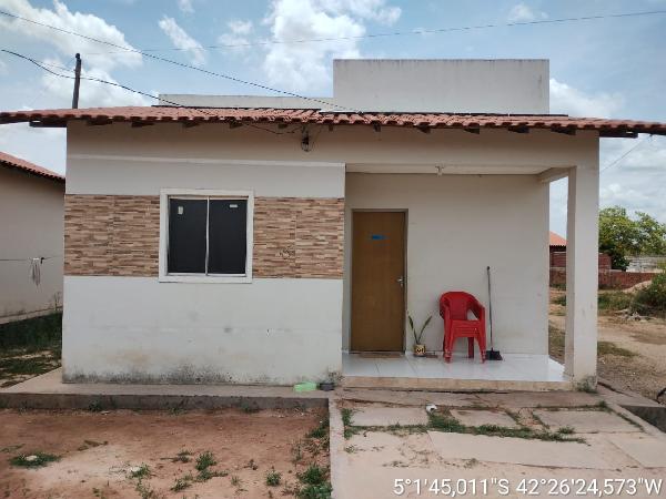 Vende-se em Altos-PI  Casa, 58.53 de área privativa, 200.00 de área do terreno,  2_qto(s), varanda, a.serv, WC, 1_sala(s), cozinha, 1_vaga(s) de garagem.