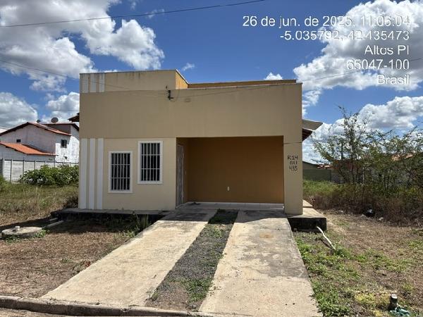 Vende-se em Altos-PI  Casa, 60.75 de área total, 60.75 de área privativa, 250.00 de área do terreno,  2_qto(s), WC, 1_sala(s), cozinha.