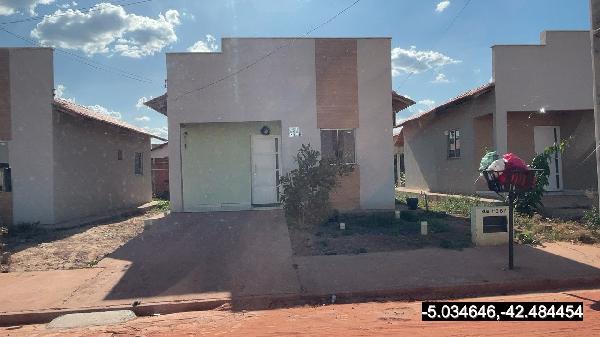 Vende-se em Altos-PI  Casa, 50.19 de área total, 50.19 de área privativa, 180.00 de área do terreno,  2_qto(s), a.serv, WC, 1_sala(s), cozinha, Terraco.