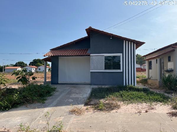 Vende-se em Altos-PI  Casa, 62.64 de área privativa, 200.00 de área do terreno,  2_qto(s), varanda, a.serv, WC, 1_sala(s), cozinha.