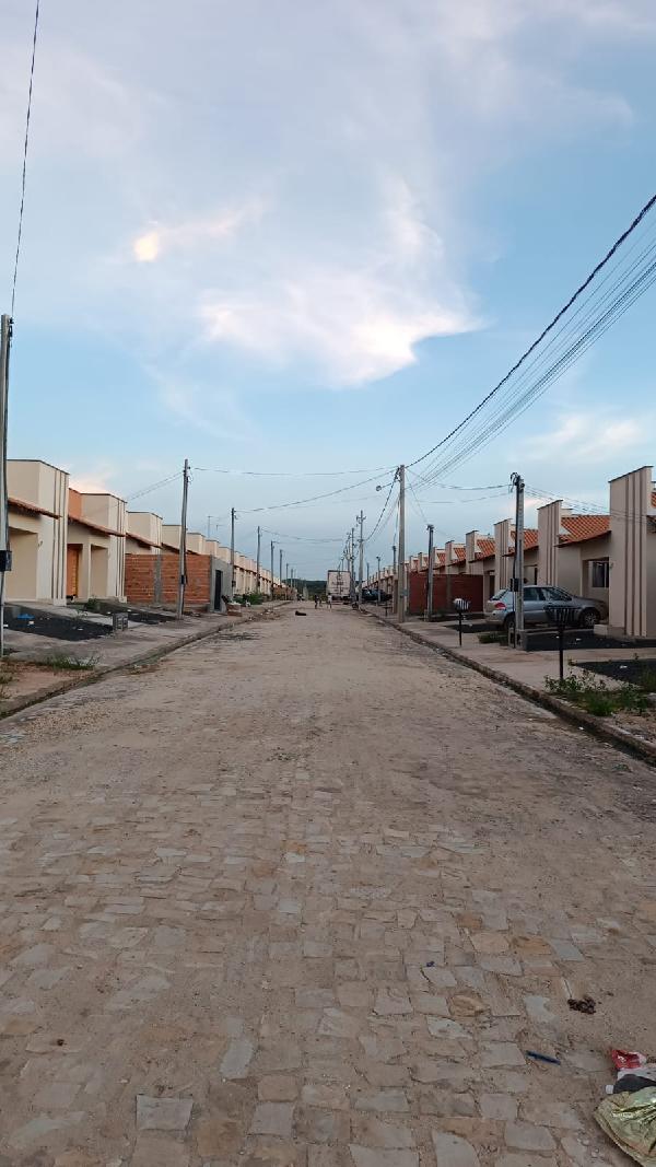 Vende-se em Altos-PI  Casa, 54.40 de área total, 54.40 de área privativa, 207.00 de área do terreno,  2_qto(s), a.serv, WC, 1_sala(s), cozinha, 1_vaga(s) de garagem.