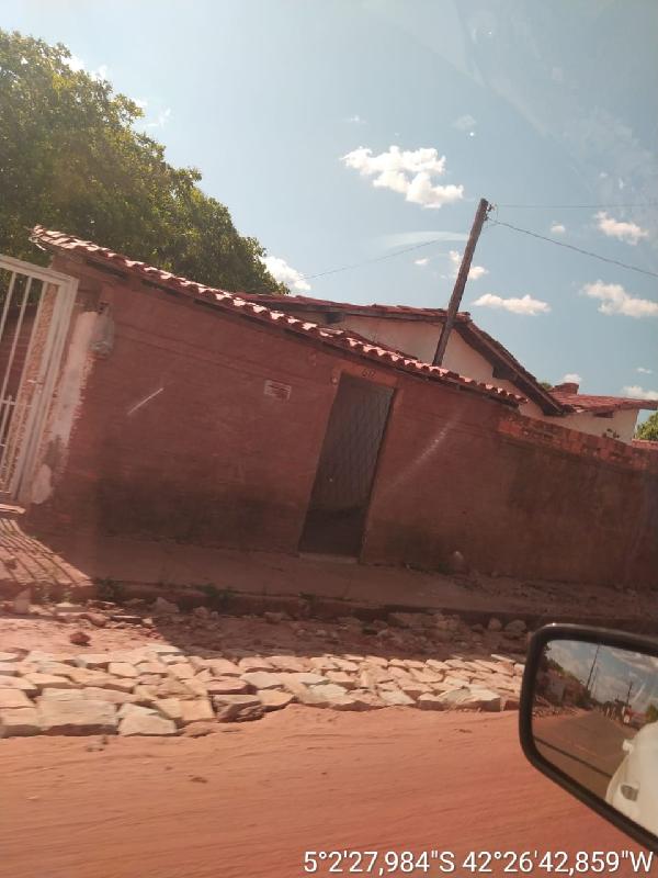 Vende-se em Altos-PI  Casa, 52.84 de área privativa, 231.25 de área do terreno,  2_qto(s), a.serv, WC, 1_sala(s), cozinha, 1_vaga(s) de garagem.