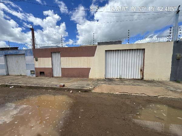 Vende-se em Mossoro-RN  Casa, 67.82 de área total, 67.82 de área privativa, 200.00 de área do terreno,  2_qto(s), varanda, a.serv, WC, 1_sala(s), cozinha, Terraco.