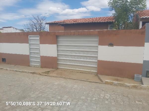 Vende-se em Itau-RN  Casa, 87.65 de área total, 87.65 de área privativa, 200.00 de área do terreno,  3_qto(s), a.serv, WC, 1_sala(s), cozinha, 1_vaga(s) de garagem.