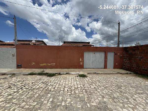 Vende-se em Mossoro-RN  Casa, 58.54 de área total, 58.54 de área privativa, 240.00 de área do terreno,  2_qto(s), varanda, a.serv, WC, 1_sala(s), cozinha, 1_vaga(s) de garagem.