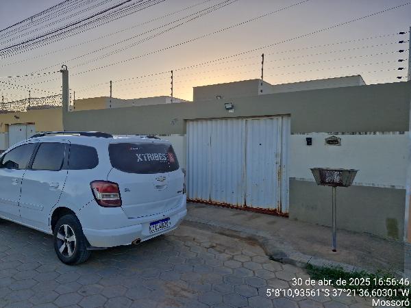 Vende-se em Mossoro-RN  Casa, 72.75 de área total, 72.75 de área privativa, 200.00 de área do terreno,  2_qto(s), a.serv, WC, 1_sala(s), cozinha, Terraco.