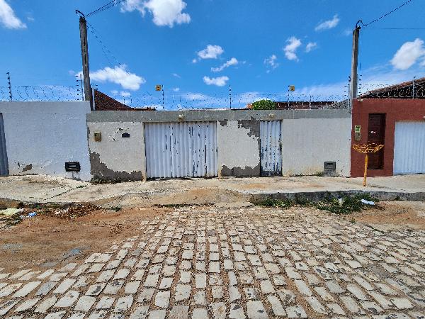 Vende-se em Mossoro-RN  Casa, 57.97 de área total, 57.97 de área privativa, 200.00 de área do terreno,  2_qto(s), varanda, a.serv, WC, 1_sala(s), cozinha.