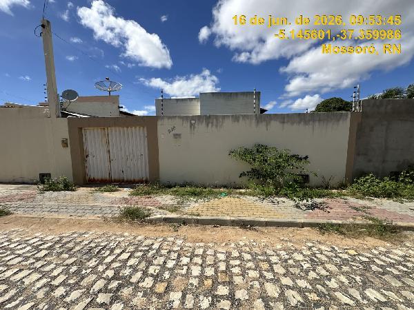 Vende-se em Mossoro-RN  Casa, 58.20 de área total, 58.20 de área privativa, 200.00 de área do terreno,  2_qto(s), a.serv, WC, 1_sala(s), cozinha, Terraco.