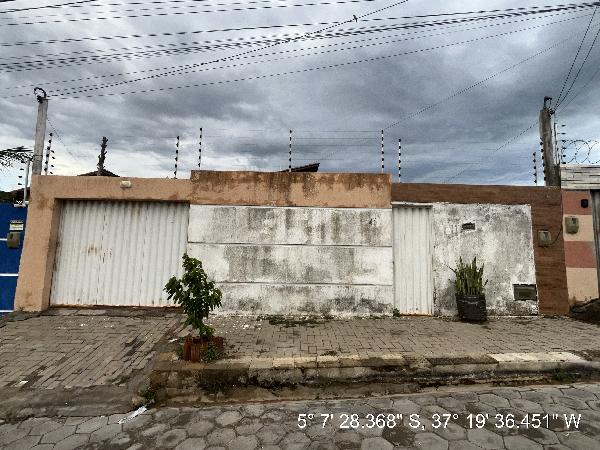 Vende-se em Mossoro-RN  Casa, 64.71 de área total, 64.71 de área privativa, 200.00 de área do terreno,  2_qto(s), a.serv, WC, 1_sala(s), cozinha, 1_vaga(s) de garagem.