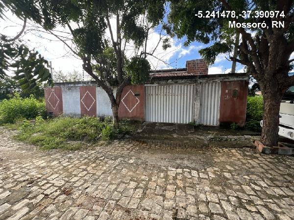 Vende-se em Mossoro-RN  Casa, 58.60 de área total, 58.60 de área privativa, 240.00 de área do terreno,  2_qto(s), a.serv, WC, 1_sala(s), cozinha, Terraco.