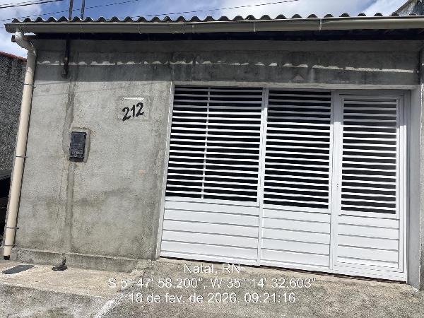 Vende-se em Natal-RN  Casa, 113.05 de área total, 113.05 de área privativa, 175.00 de área do terreno,  4_qto(s), a.serv, WC, 1_sala(s), cozinha, Terraco, 1_vaga(s) de garagem.
