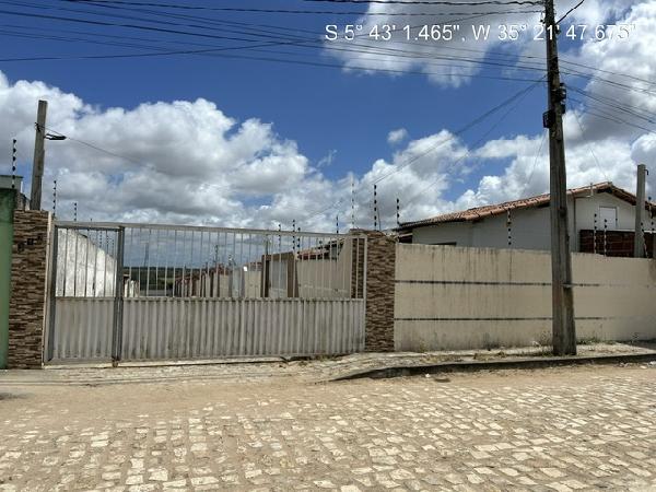 Vende-se em Ceara-Mirim-RN  Casa, 56.14 de área privativa, 122.54 de área do terreno,  2_qto(s), WC, 1_sala(s), cozinha, 1_vaga(s) de garagem.