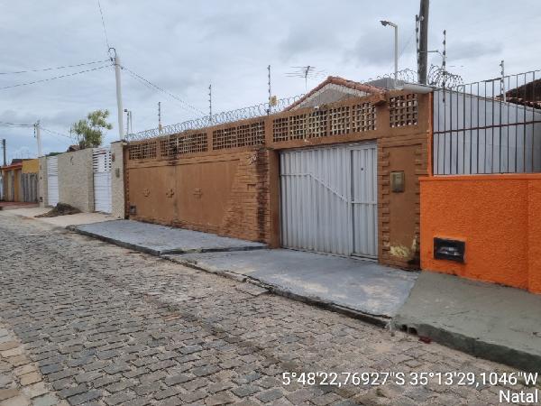 Vende-se em Natal-RN  Casa, 106.00 de área total, 106.00 de área privativa, 212.30 de área do terreno,  4_qto(s), a.serv, WC, 1_sala(s), cozinha, Terraco.
