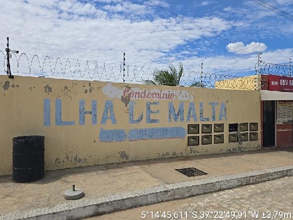 Vende-se em Mossoro-RN  Casa, 88.89 de área total, 61.21 de área privativa, 172.51 de área do terreno,  2_qto(s), varanda, a.serv, WC, 1_sala(s), cozinha.
