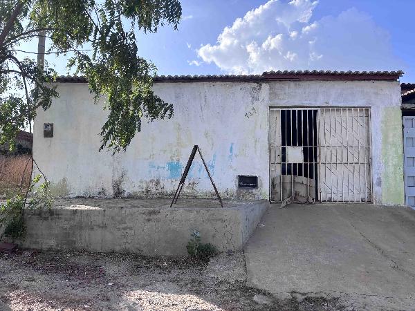 Vende-se em Parelhas-RN  Casa, 80.27 de área total, 80.27 de área privativa, 127.50 de área do terreno,  2_qto(s), a.serv, WC, 1_sala(s), cozinha.