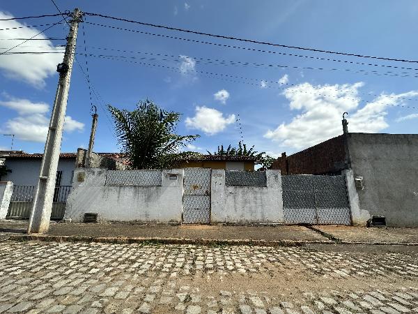 Vende-se em Ceara-Mirim-RN  Casa, 46.94 de área total, 46.94 de área privativa, 200.00 de área do terreno,  2_qto(s), WC, 1_sala(s), cozinha.