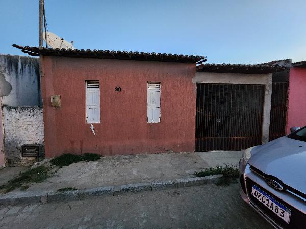 Vende-se em Currais Novos-RN  Casa, 78.77 de área total, 78.77 de área privativa, 116.82 de área do terreno,  2_qto(s), a.serv, WC, 2_sala(s), cozinha, 1_vaga(s) de garagem.