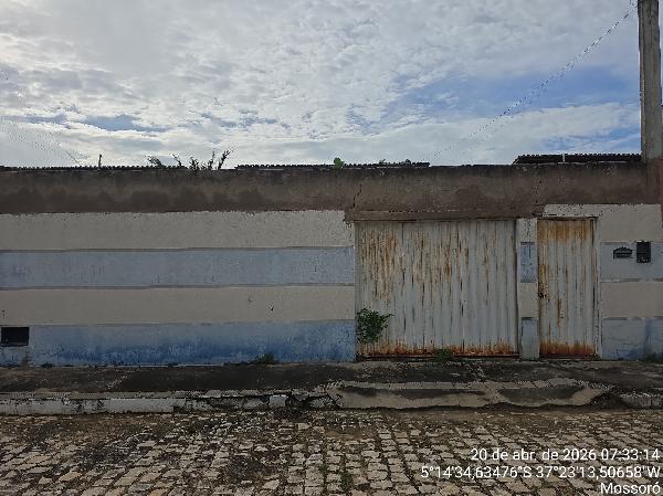Vende-se em Mossoro-RN  Casa, 58.60 de área total, 58.60 de área privativa, 200.00 de área do terreno,  2_qto(s), varanda, a.serv, WC, 1_sala(s), cozinha, 1_vaga(s) de garagem.