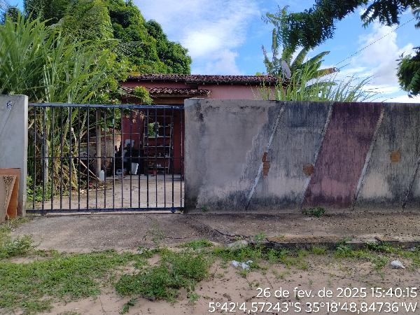 Vende-se em Extremoz-RN  Casa, 60.25 de área privativa, 200.00 de área do terreno,  2_qto(s), a.serv, WC, 1_sala(s), cozinha, Terraco, 1_vaga(s) de garagem.