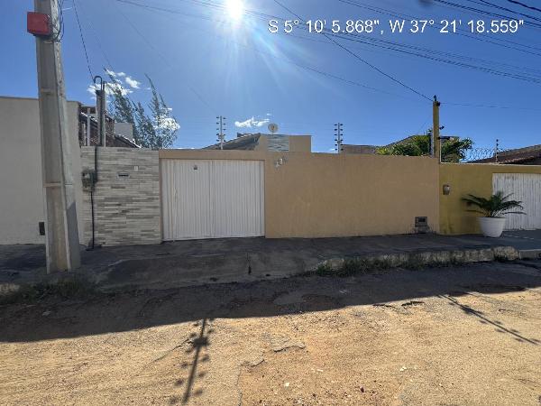 Vende-se em Mossoro-RN  Casa, 68.18 de área total, 68.18 de área privativa, 200.00 de área do terreno,  2_qto(s), a.serv, WC, 1_sala(s), cozinha, 1_vaga(s) de garagem.