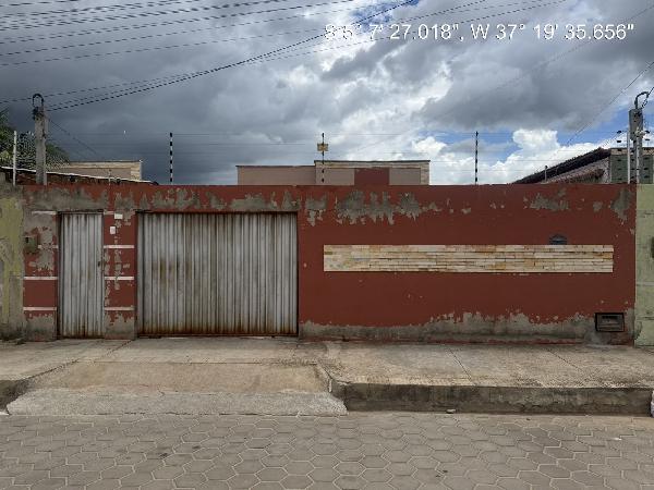 Vende-se em Mossoro-RN  Casa, 71.00 de área total, 71.00 de área privativa, 200.00 de área do terreno,  2_qto(s), a.serv, WC, 1_sala(s), cozinha, 1_vaga(s) de garagem.
