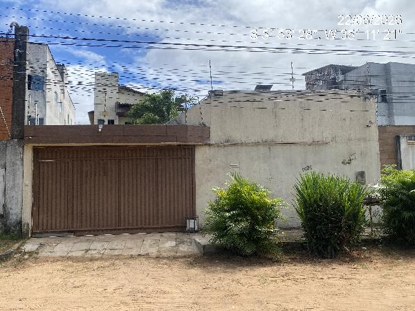 Vende-se em Parnamirim-RN  Casa, 238.10 de área total, 238.10 de área privativa, 321.12 de área do terreno,  3_qto(s), varanda, a.serv, WC, WC Emp, 2_sala(s), DCE, cozinha, 1_vaga(s) de garage