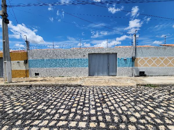 Vende-se em Mossoro-RN  Casa, 61.82 de área total, 61.82 de área privativa, 200.00 de área do terreno,  2_qto(s), a.serv, WC, 1_sala(s), cozinha, 1_vaga(s) de garagem.