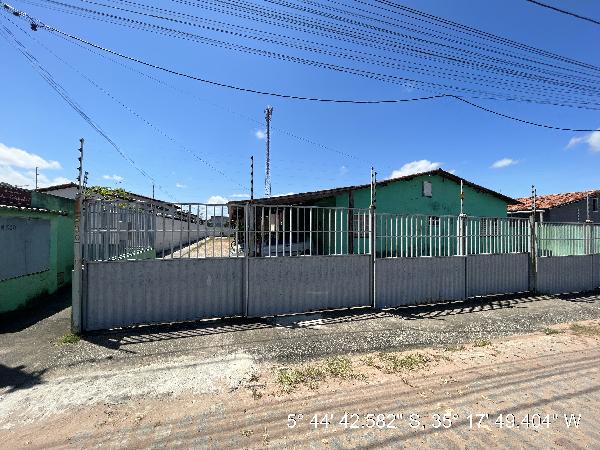 Vende-se em Sao Goncalo Do Amarante-RN  Casa, 142.86 de área total, 52.55 de área privativa, 90.31 de área do terreno,  2_qto(s), a.serv, WC, 1_sala(s), cozinha, 1_vaga(s) de garagem.