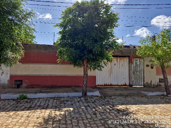 Vende-se em Mossoro-RN  Casa, 58.60 de área total, 58.60 de área privativa, 200.00 de área do terreno,  2_qto(s), varanda, a.serv, WC, 1_sala(s), cozinha.