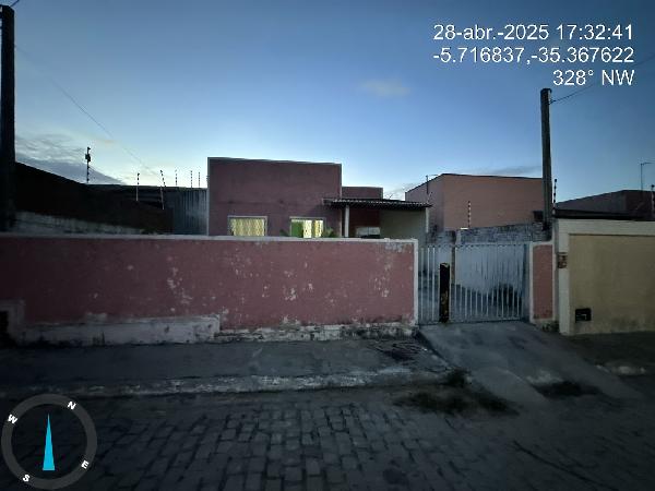 Vende-se em Ceara-Mirim-RN  Casa, 76.33 de área total, 76.33 de área privativa, 200.00 de área do terreno,  2_qto(s), a.serv, WC, 1_sala(s), cozinha, 1_vaga(s) de garagem.