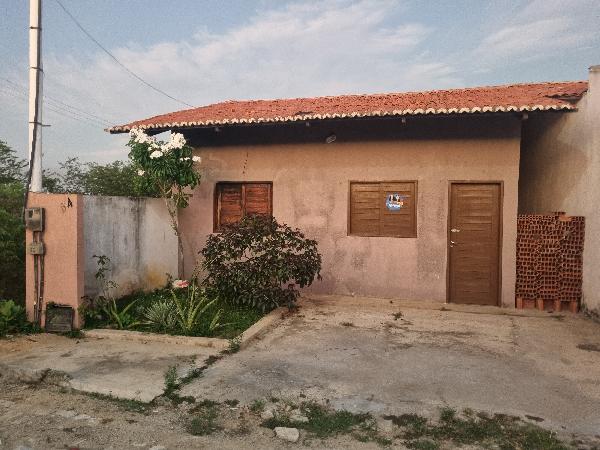Vende-se em Pendencias-RN  Casa, 74.99 de área total, 74.99 de área privativa, 150.00 de área do terreno,  2_qto(s), varanda, a.serv, WC, 1_sala(s), cozinha.