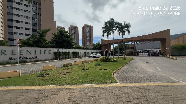 Vende-se em Natal-RN  apto, 106.70 de área total, 70.72 de área privativa,  3_qto(s), a.serv, WC, 1_sala(s), cozinha, 2_vaga(s) de garagem.